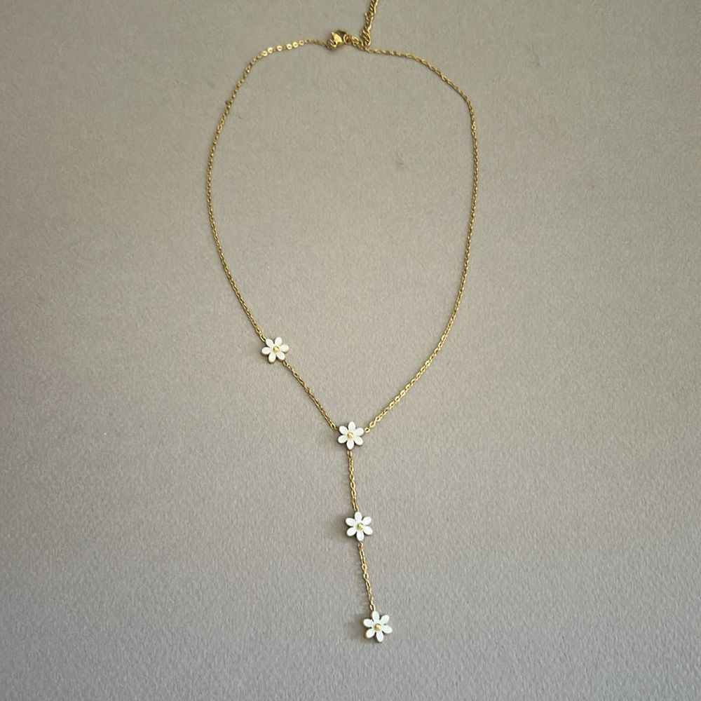 Gold Daisy Necklace A1295 - Picture 3 of 5